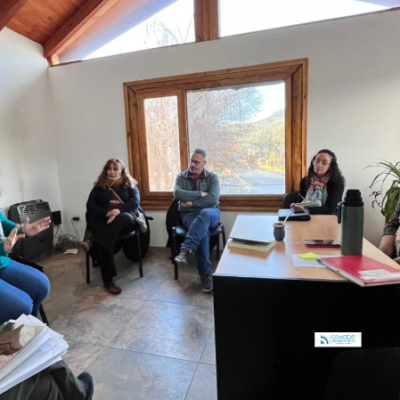 Reunión con la autora del libro Territorios y genealogías en la disputa. Trayectorias mapuche, relatos hegemónicos y Estado en Lago Puelo, Chubut”